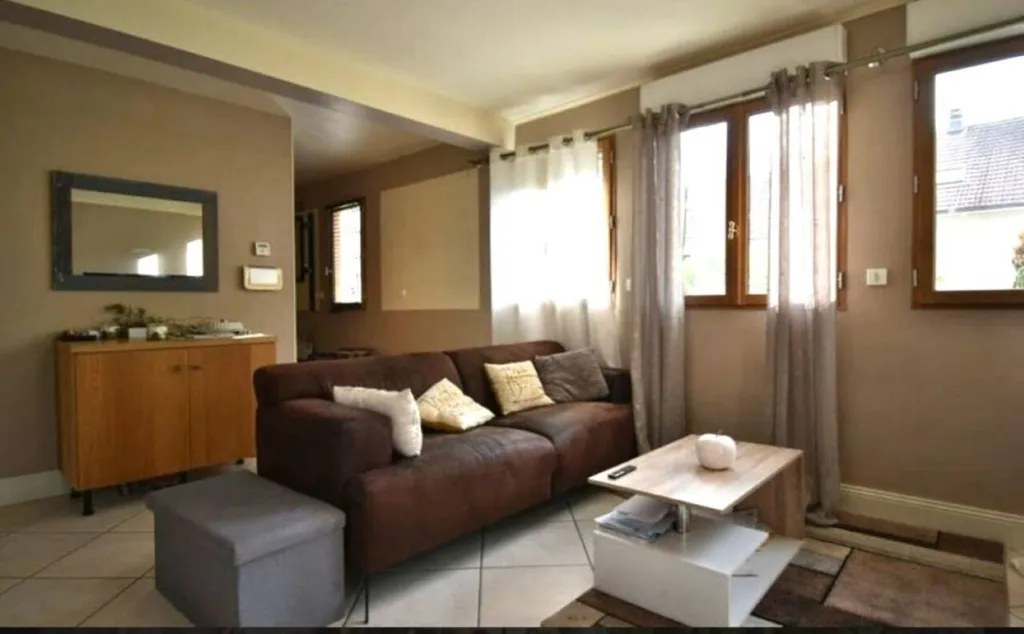 Séjour - Maison Rénovée avec Balcon Sud à Reignier-Ésery