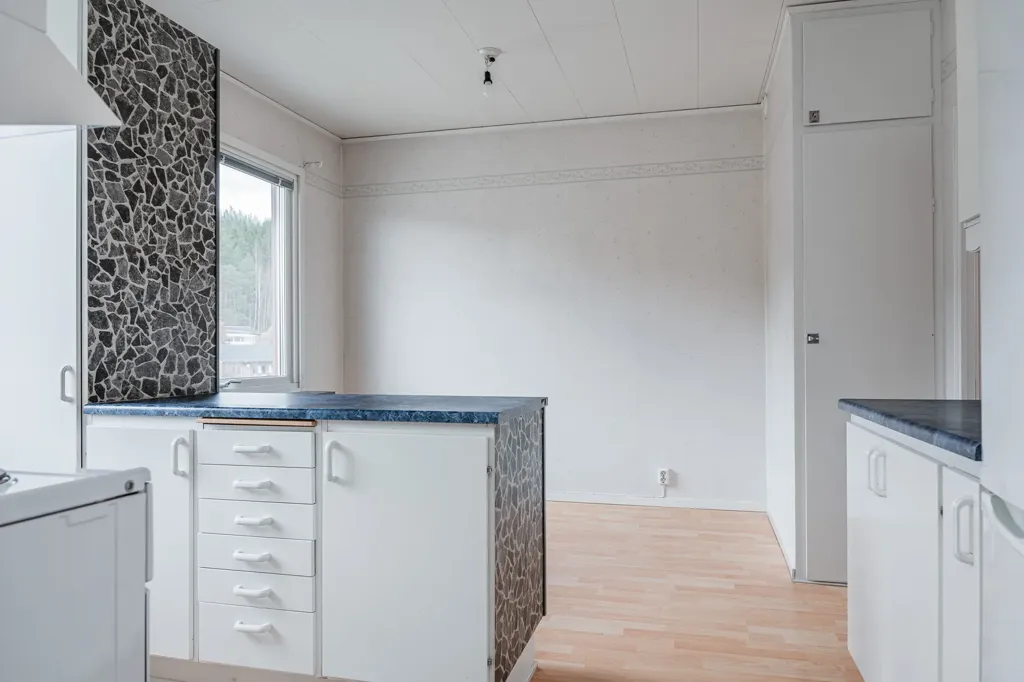 Köök - Apartment with South-Facing Balcony in Sollefteå