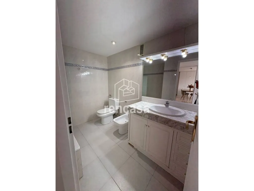 Vannitoad - Duplex with Terrace near Universitat