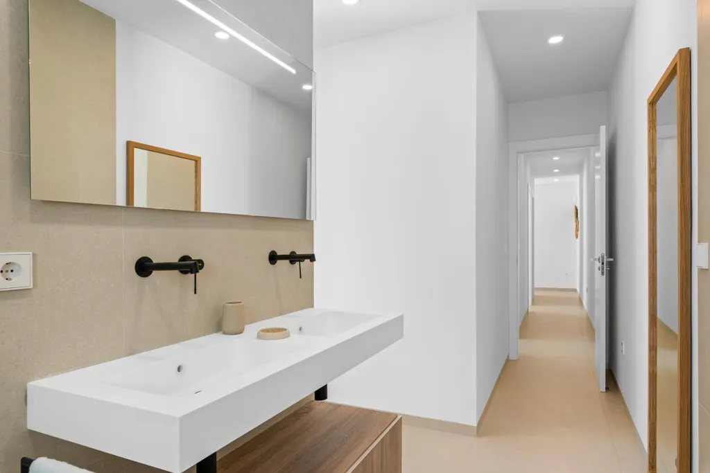 Vannitoad - Newly Built Villa with Pool in Los Alcázares