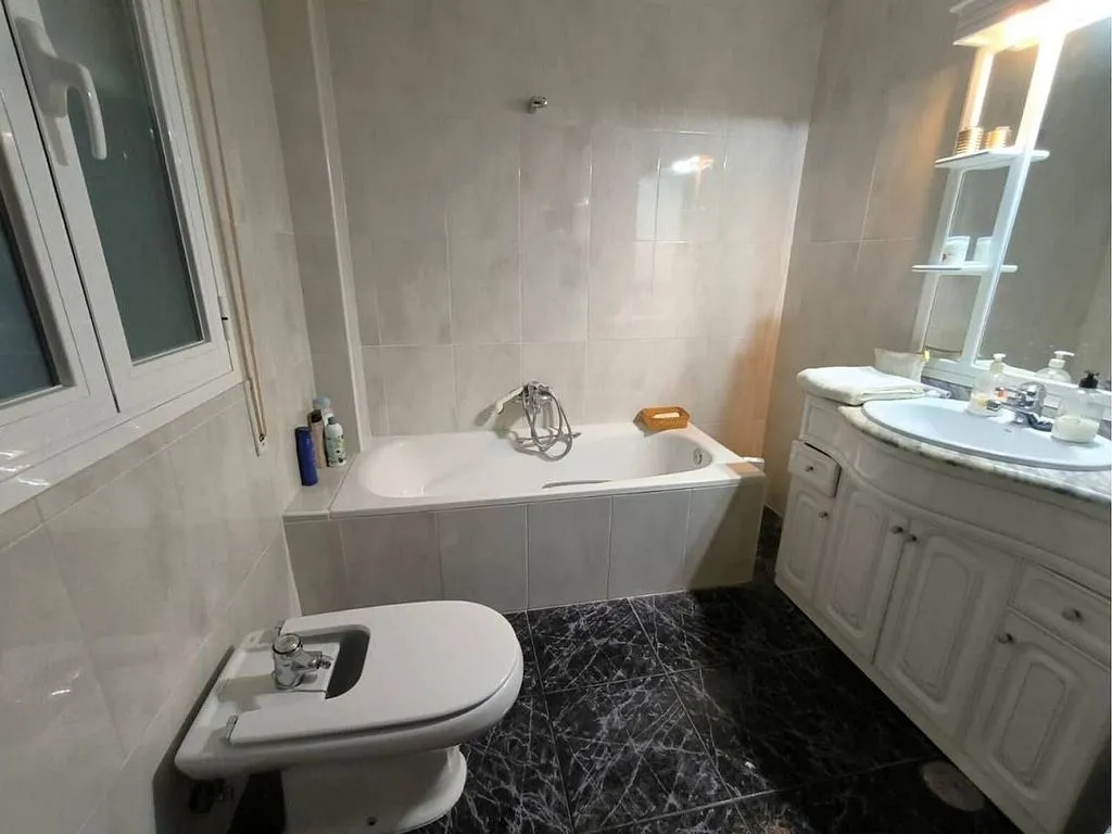 Vannitoad - Spacious Apartment with Balcony in Albacete