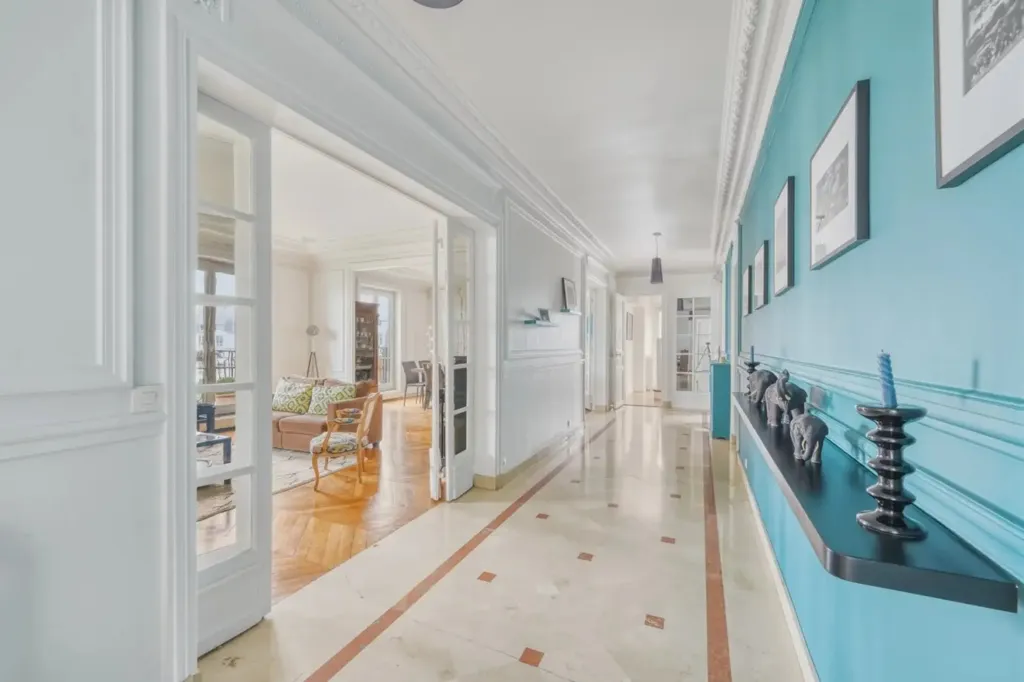 Esik - Duplex with East/West Views in Paris 17ème