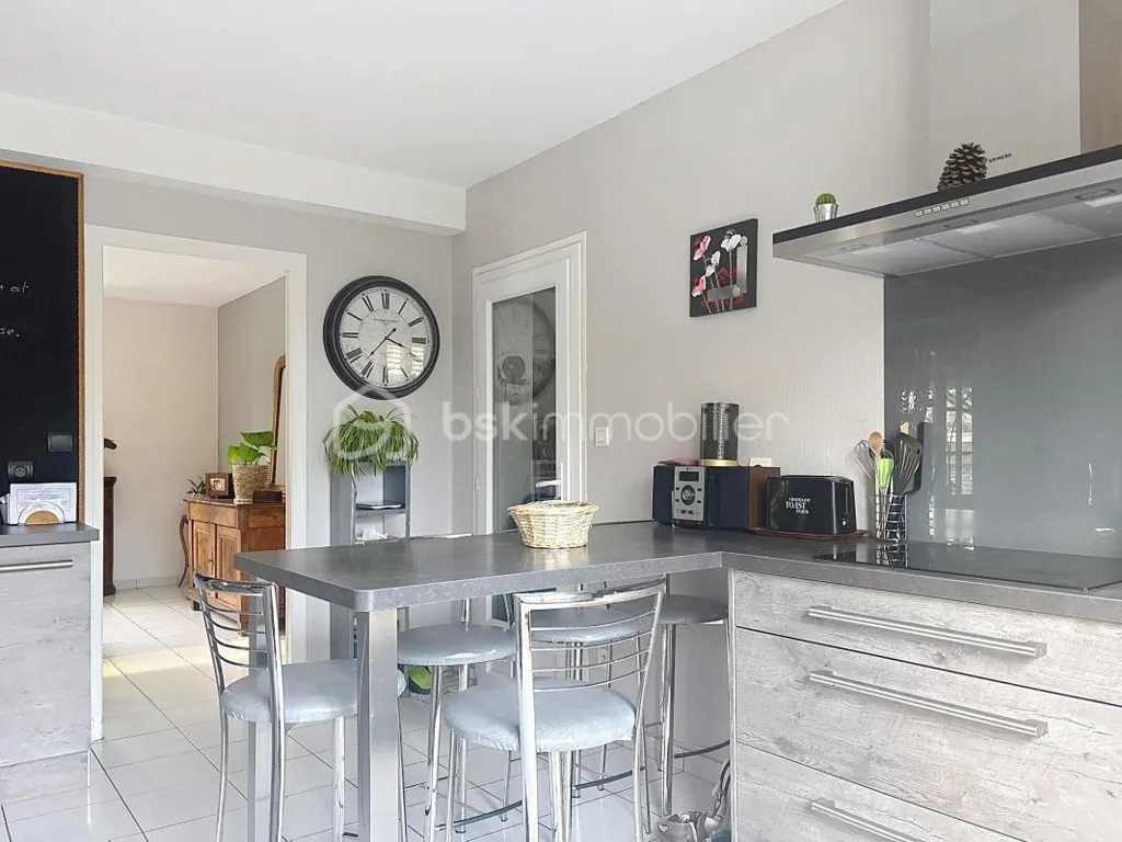 Cuisine - Maison Familiale Lumineuse avec Piscine à Diénay
