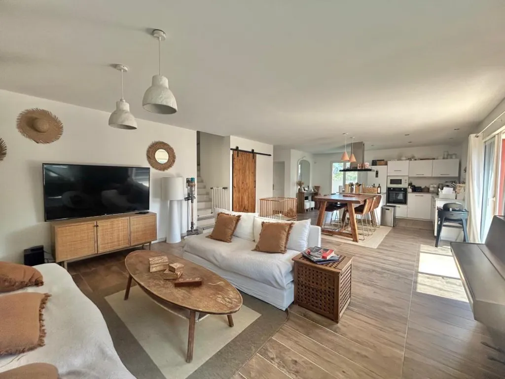 Living Room - Mediterranean Villa with Pool in Bouzigues