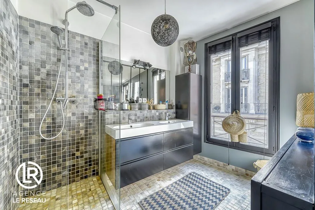 Salles de bain - Duplex Familial avec Charme Ancien à Boulogne-Billancourt