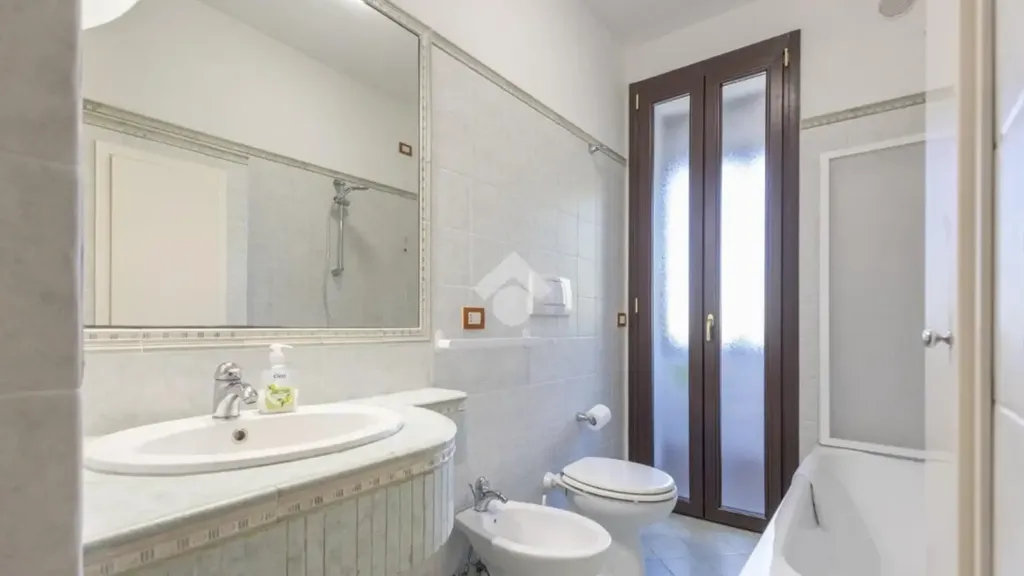 Salles de bain - Rusticated Apartment with Balcony in Torrette, Ancona
