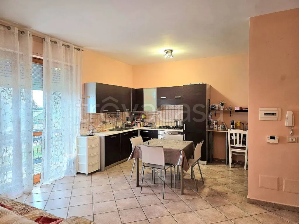 Söögituba - Rental Flat with Balcony in Rondissone