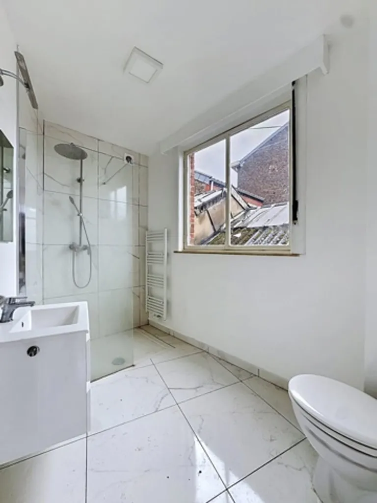 Salles de bain - Maison avec Atelier et Terrasse à Ans