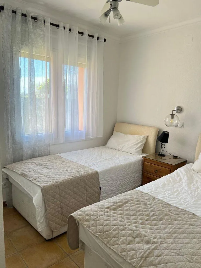 Chambres - Furnished Apartment with Pool in Oliva Nova