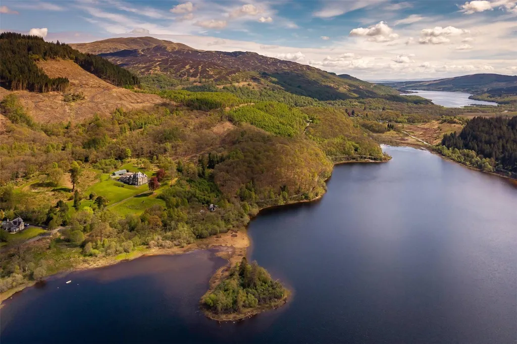 Õhuvaade - Maja asukohas Trossachs