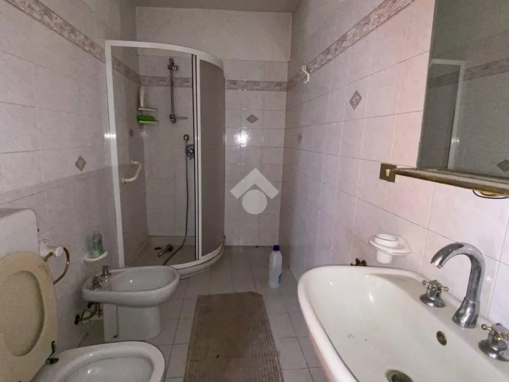 Salles de bain - Apartment with Terrace in Central Brossasco