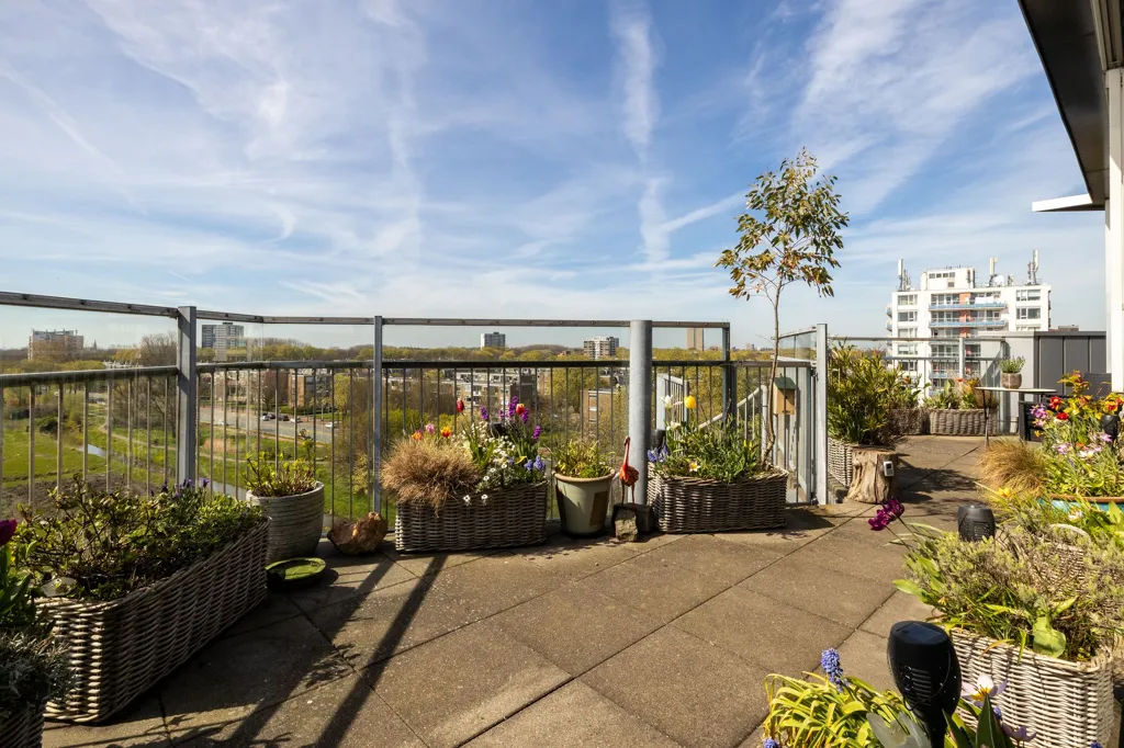 Terrass - Penthouse with Panoramic View in Wateringen