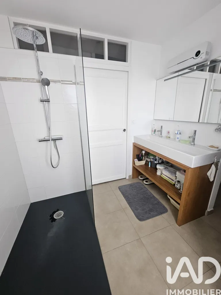 Salles de bain - Maison de Caractère Rénovée avec Jardin à Plessé