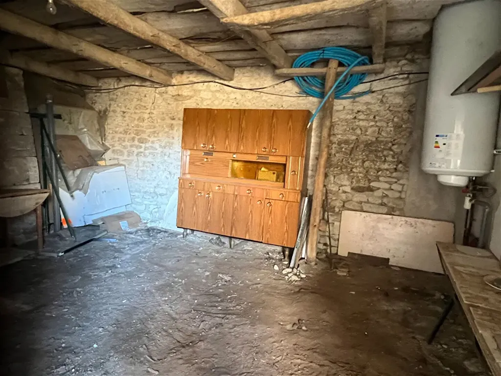 Buanderie - Maison de Village avec Cachet Ancien à BERRIE