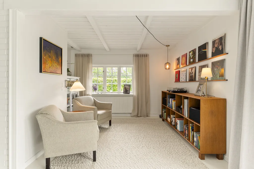 Kabinet - Thatched Villa with Garden in Helstrup