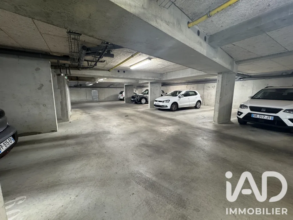 Garaaž - Secure Parking Space in Orvault