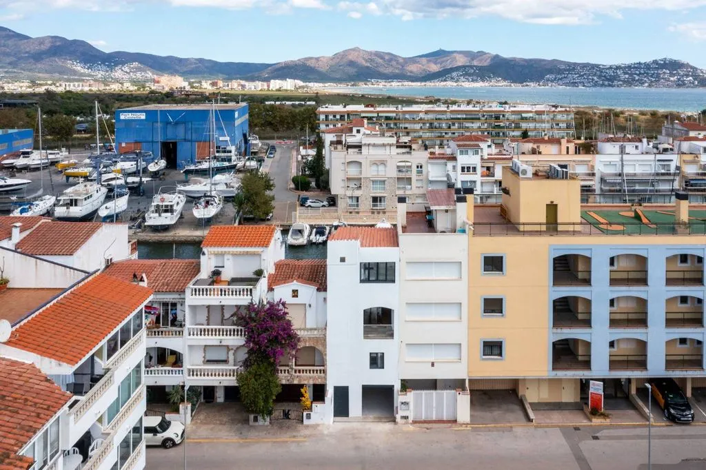 Balcony - Luxury Apartment with Marina Access in Empuriabrava
