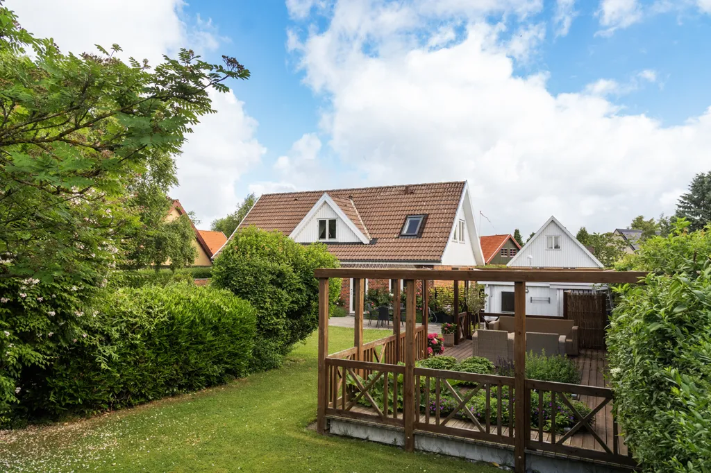 Giardino - Villa with Park-like Garden in Ishøj