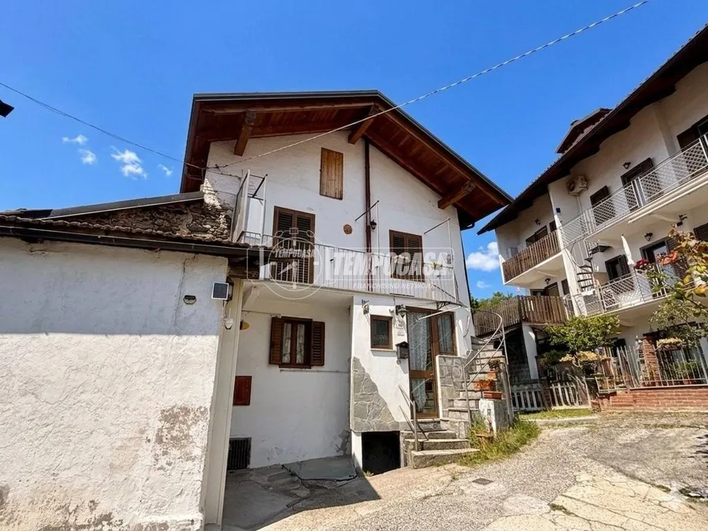 Extérieur - Rustic Terraced House with Balcony in Almese