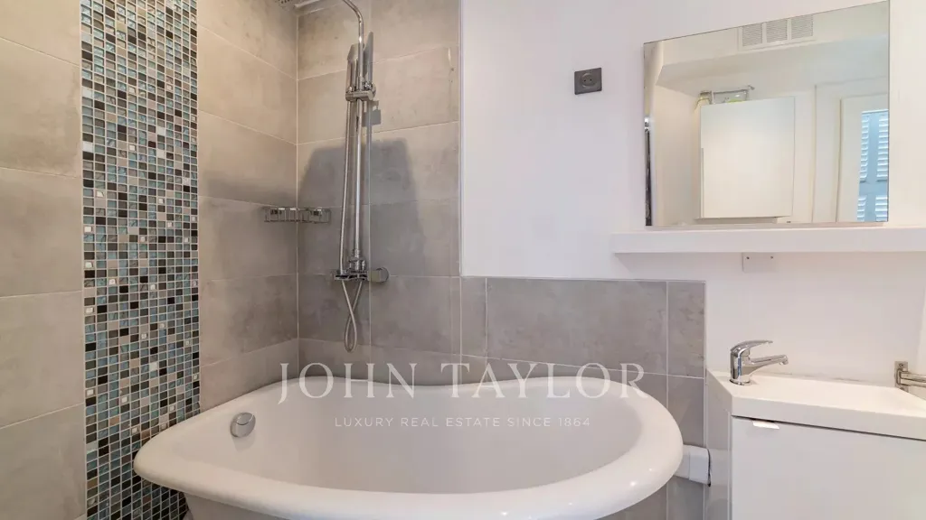 Salles de bain - Appartement avec Vue Mer dans le Vieux Port de Cannes