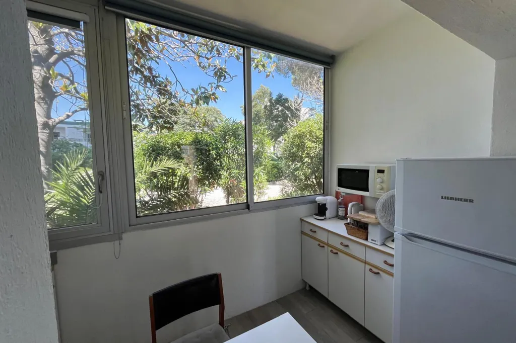 Cuisine - Studio avec Vue sur Parc à Hyères