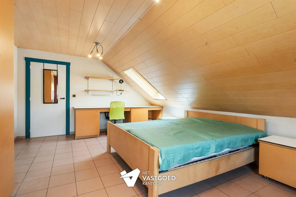 Chambres - Maison avec Atelier sur Terrain de 1372m² à Balen