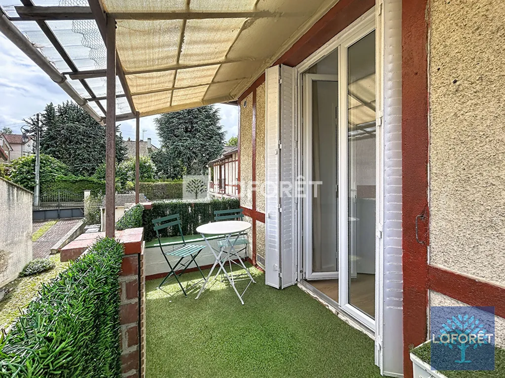Terrasse - Studio Rénové avec Balcon près de la Gare Montgeron