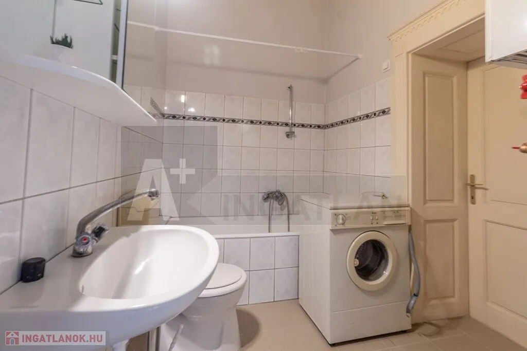 Bagni - Dual Apartment Flat with Garden Access in Szeged