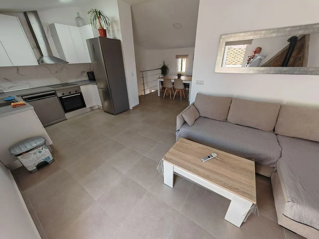 Elutuba - Fully Renovated Townhouse with Terrace in Agost