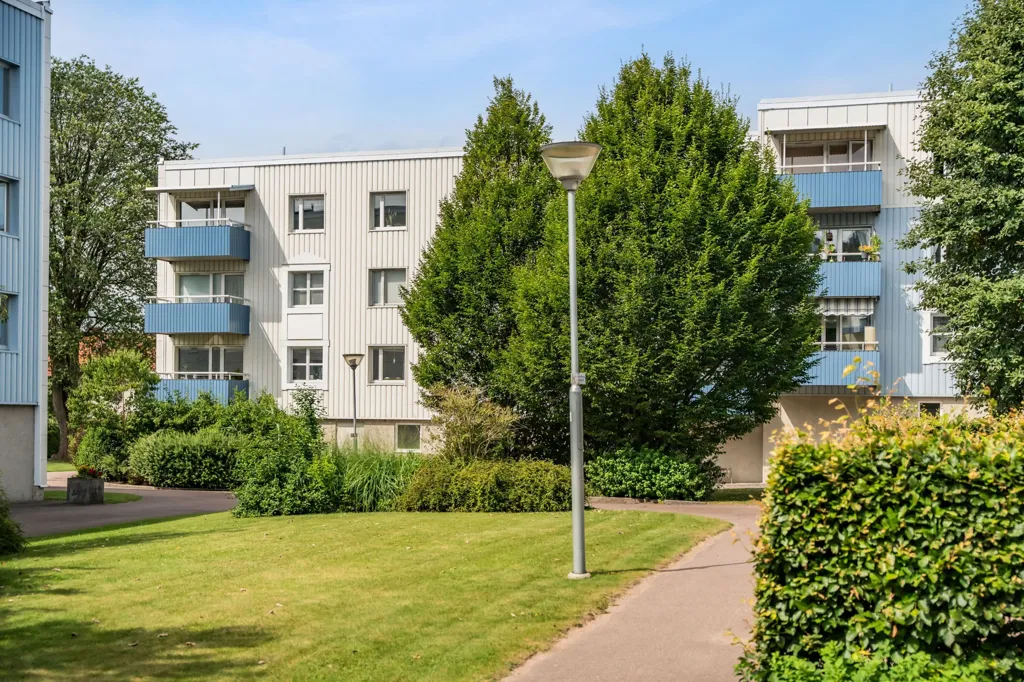 Garden - 2.5A Apartment with Balcony in Solbacken