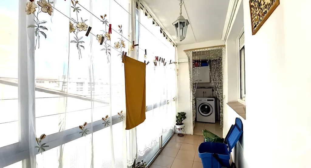 Balcon - Spacious 4-Bedroom Flat with Balcón in Calaf