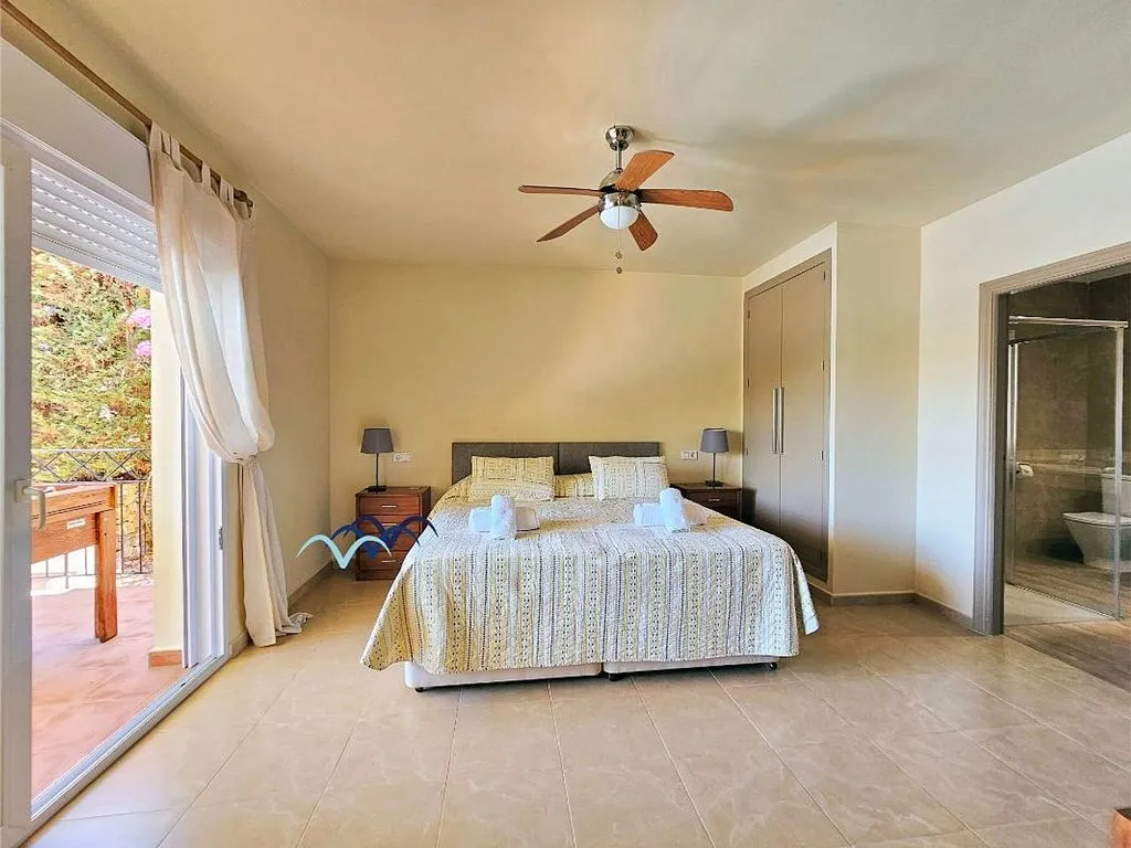Bedrooms - Chalet with Pool and Sea View in Golf Area
