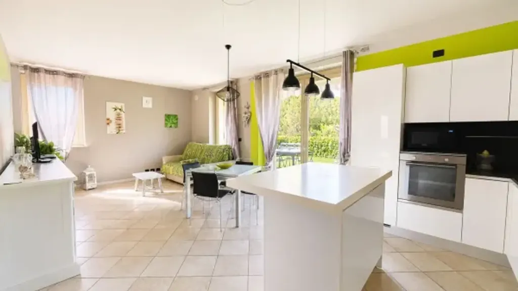 Köök - Modern Apartment with Private Garden in Vezza d'Alba