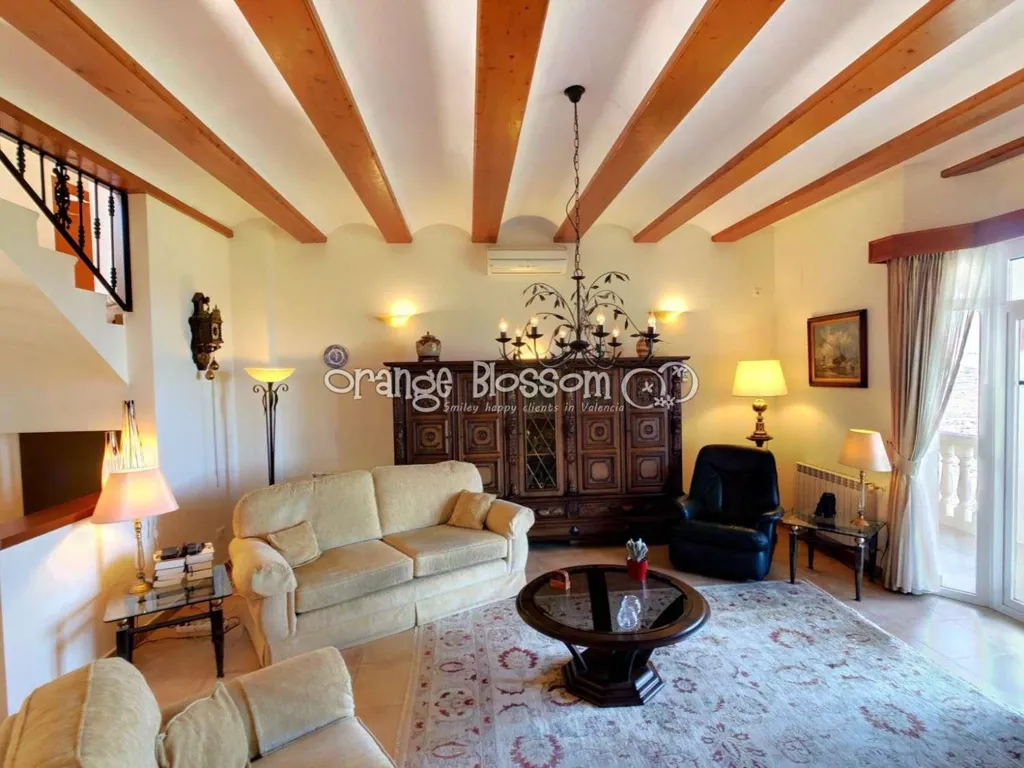 Elutuba - Detached Villa with Sea Views in Ador