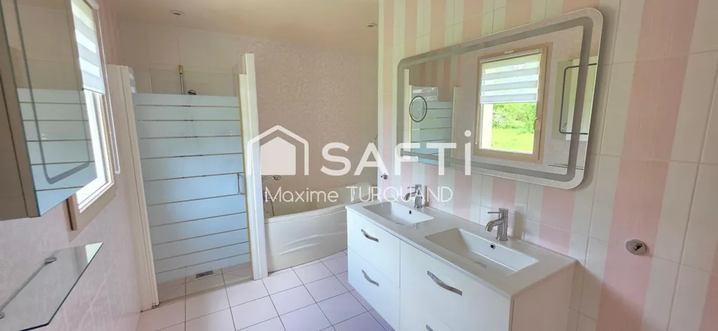 Bathrooms - Character House with Large Garden in Chanteloup