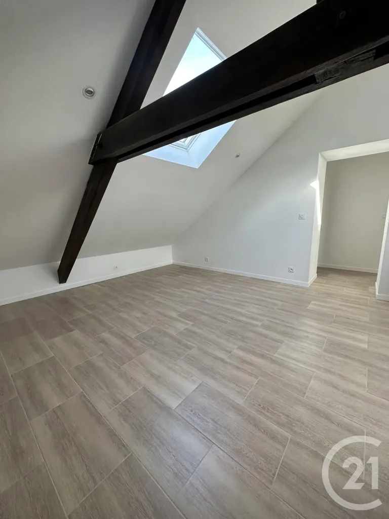 Pièces - Appartement Mansardé Refait à Neuf à Montluçon