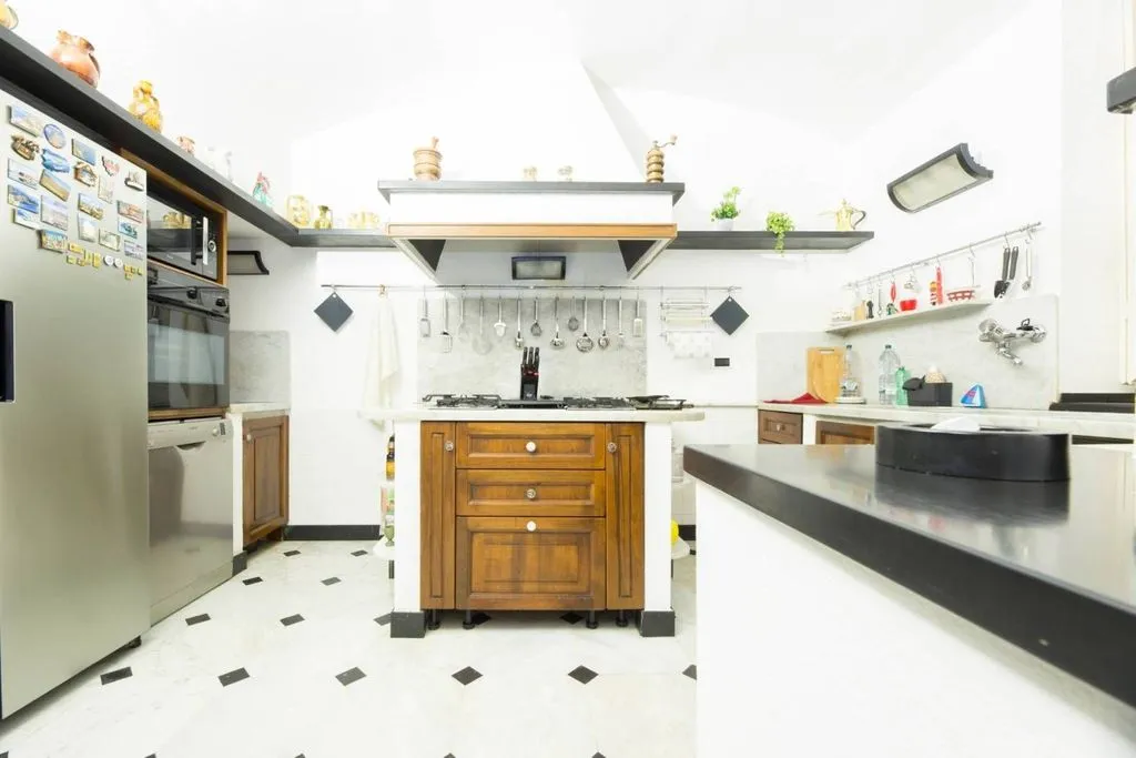 Cuisine - Luxury Villa with Sea View in Genoa