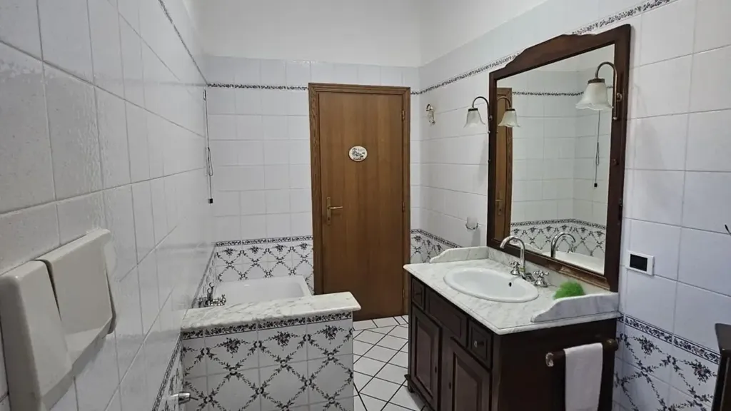 Salles de bain - Bifamiliar Villa with Garden in Cerreto Guidi