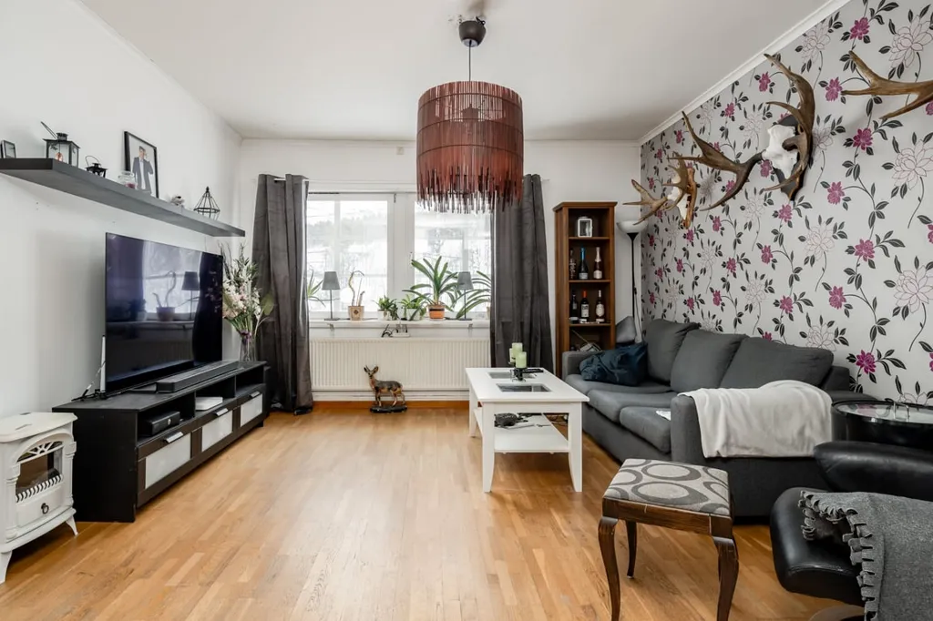 Soggiorno - Stable Rental Property with 16 Units and Garage