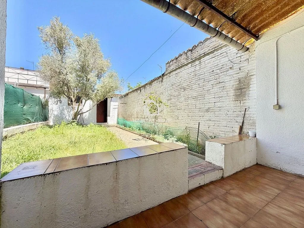 Aed - Semi-detached House with Pool in Manlleu