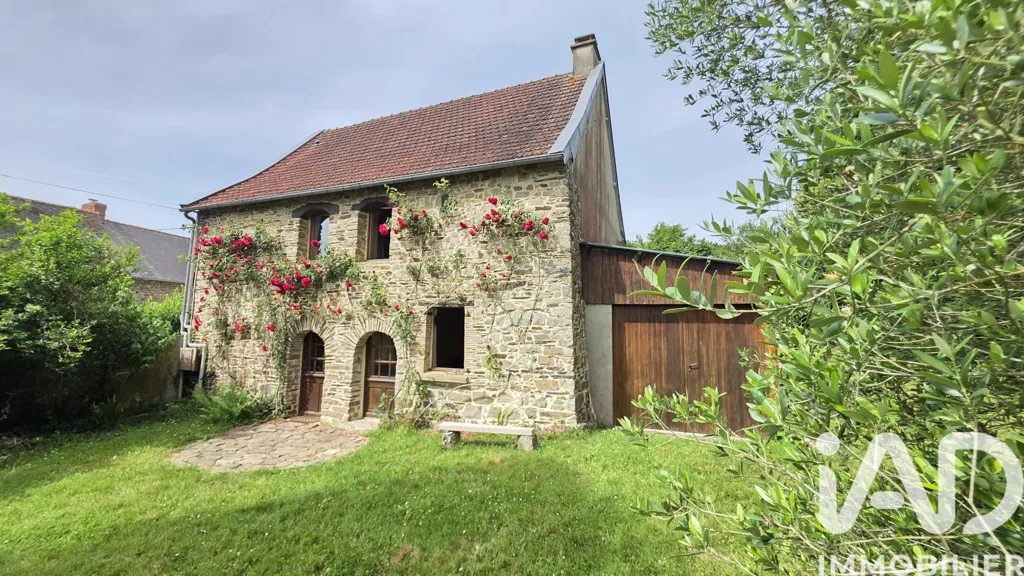 Exterior - Traditional Stone House with Garden in Guichen