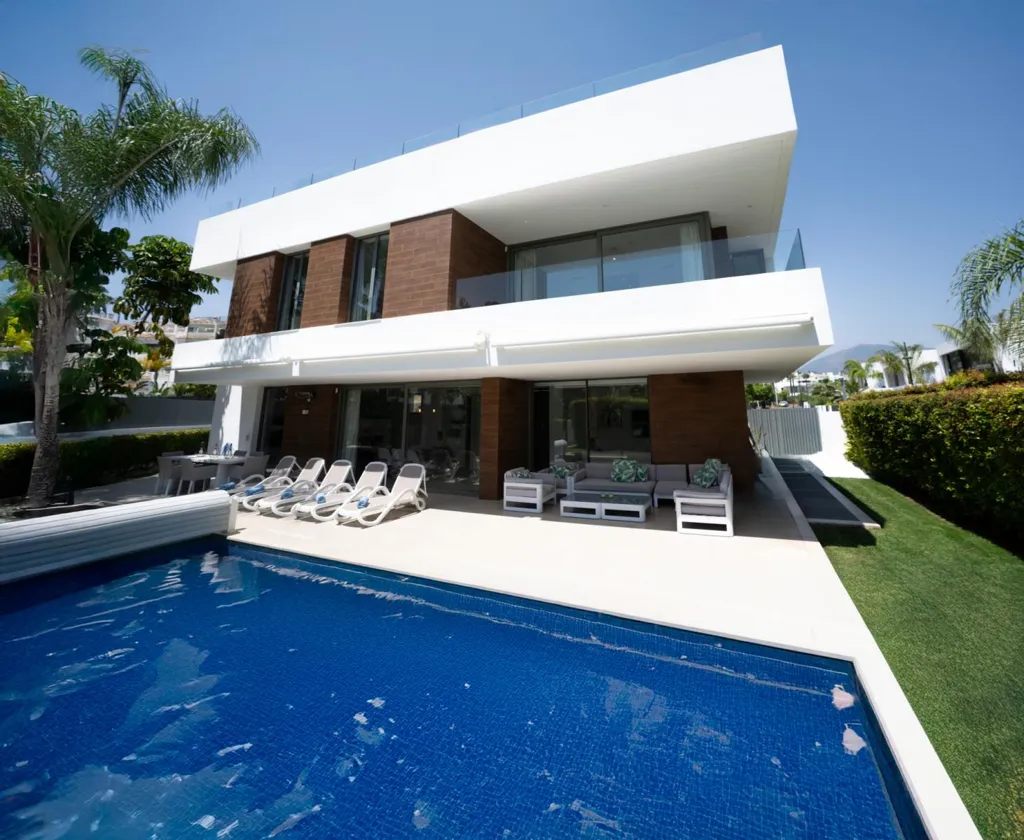 Piscine - Luxury Villa with Pool in Estepona