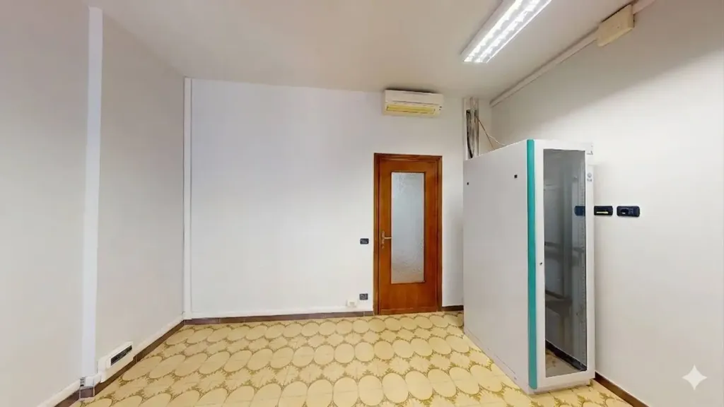 Bureau - Spacious Trilocale with Balcony in Turin