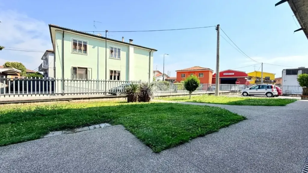 Jardin - Ground Floor Apartment with Garage in Vigasio