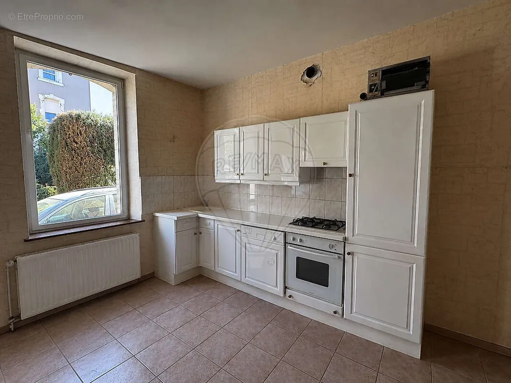 Cuisine - Maison Jumelée avec Jardin et Garage à Villerupt