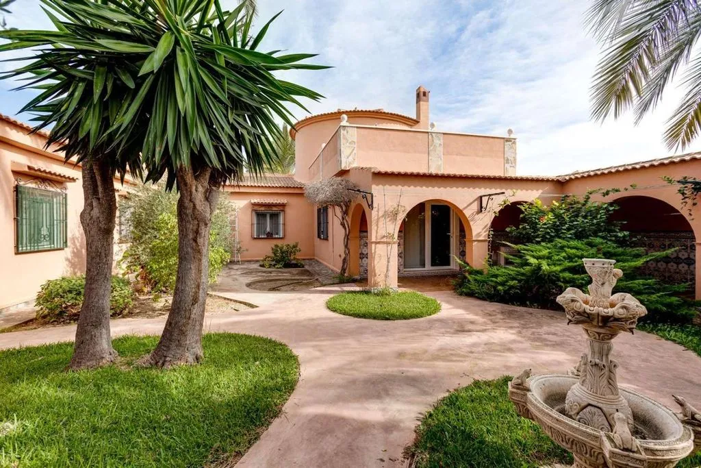 Garden - Luxury Villa with Private Pool in San Luis, Torrevieja