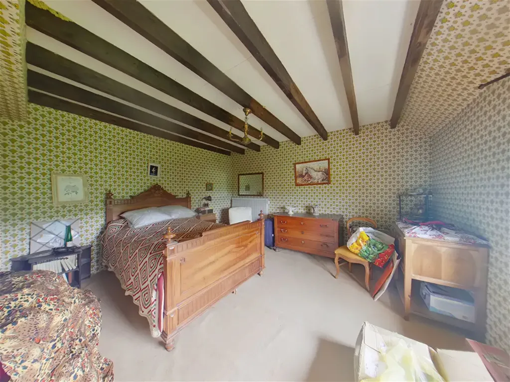 Chambres - Maison de Campagne à Rénover avec Dépendances à Lignac