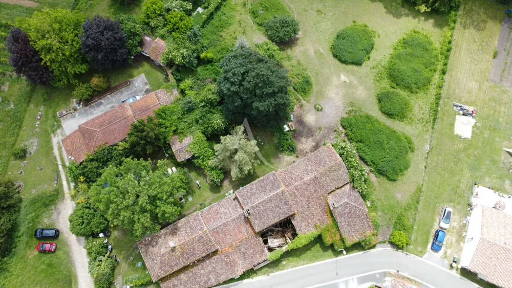 Õhuvaade - Historic Vineyard Estate with River View in Grezac