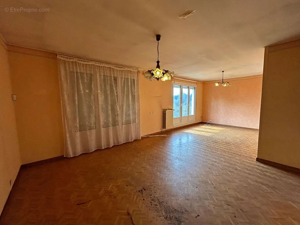 Séjour - Maison avec Vue Dégagée sur les Hauteurs de Darney