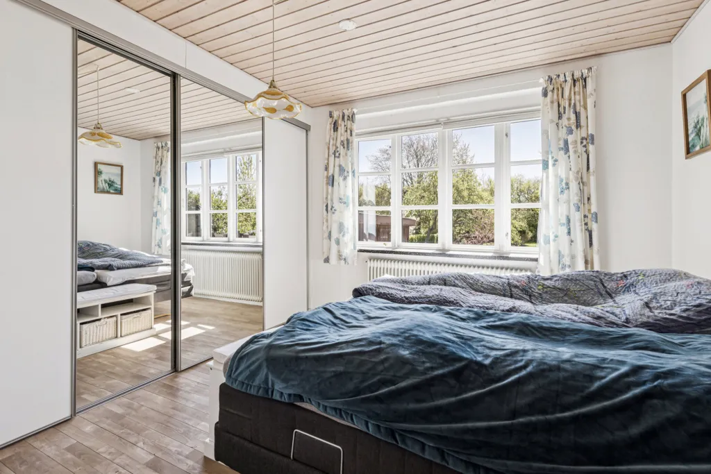 Magamistoad - Classical Red Brick Villa with Garden in Slagelse